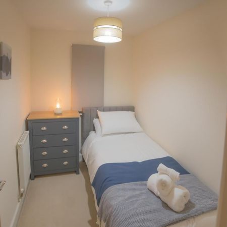 Villa Sleeps9 Parking&Garage 17 Mins To Gatwick, 30 To London Merstham Exterior foto